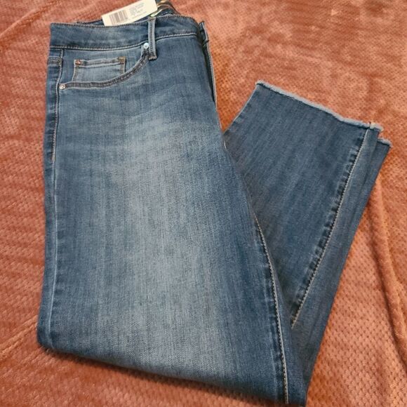 Capris - Picture 1 of 3